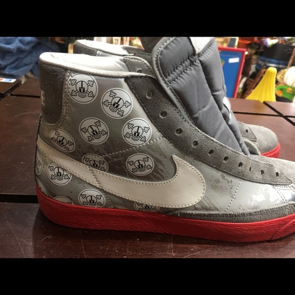 Nike Grey red skull high tops excellent condition men size 10